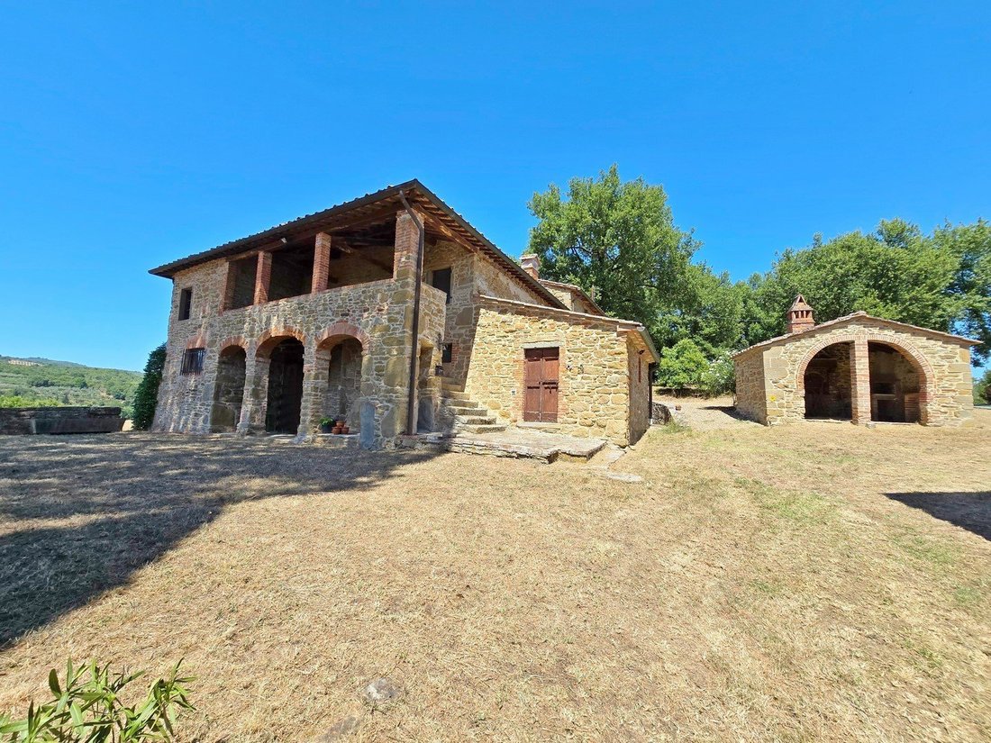 Villa in Civitella In Val di Chiana, Tuscany, Italy 1 - 16010773