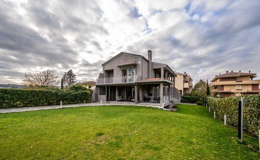 Villa in Empoli, Tuscany, Italy 1