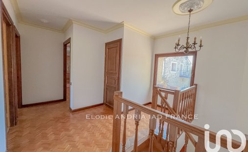 Castle for Sale in Le Thor, Provence-Alpes-Côte d'Azur, France