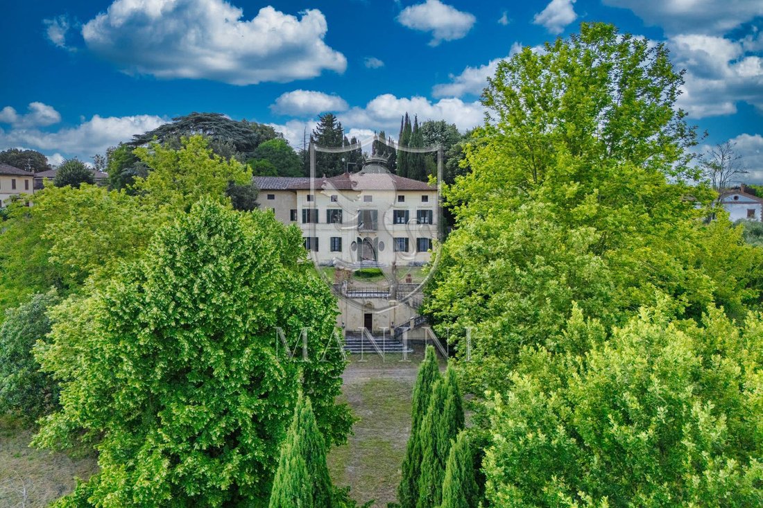 Whispers of Tuscany: A Noble 18th-Century Villa Between Siena’s Hills