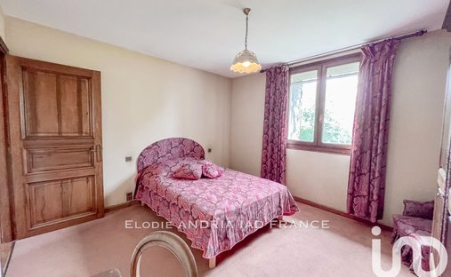 Castle for Sale in Le Thor, Provence-Alpes-Côte d'Azur, France