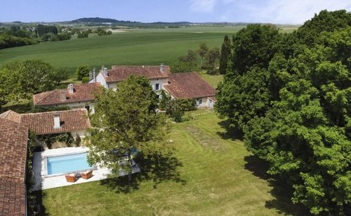 House in Villebois-Lavalette, Nouvelle-Aquitaine, France 1