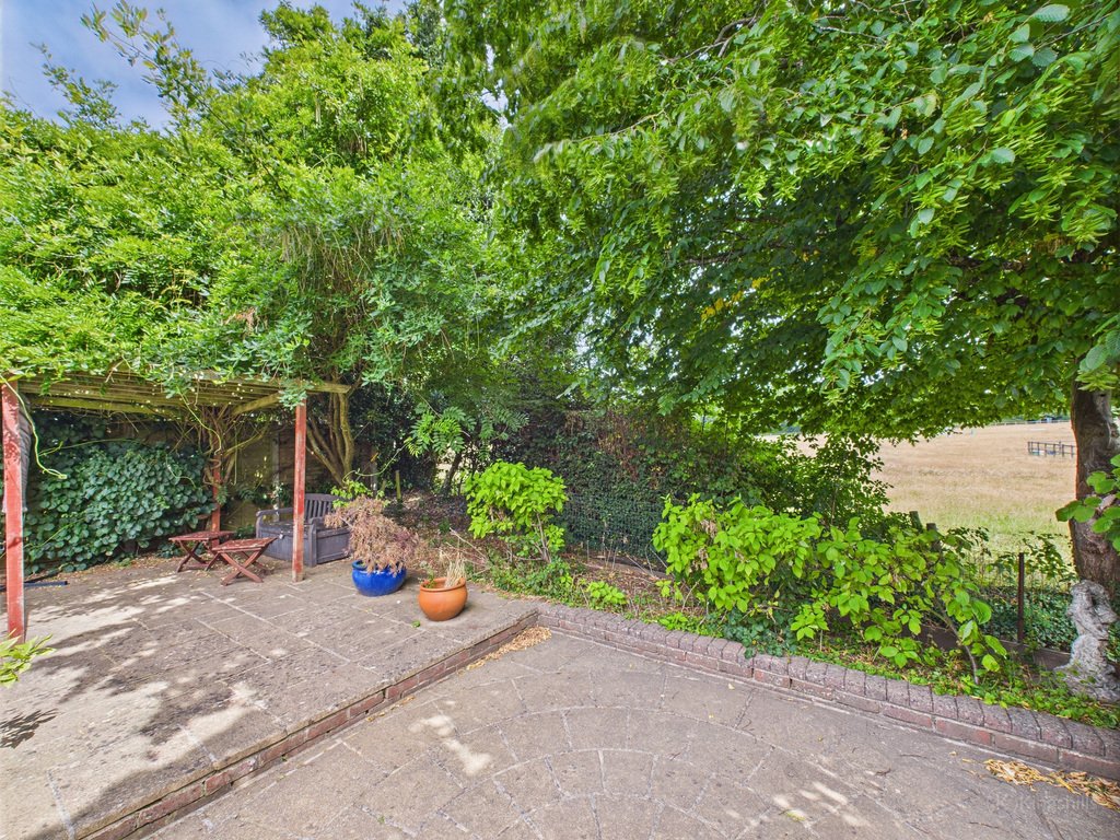 House in Great Kingshill, England 3 - 16002753