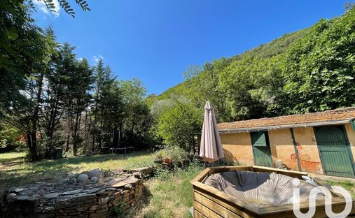 Beautiful 6 Bed/Bath Chateau With Separate Apartment Close To Lodeve. Currently Run As A Boutique B&