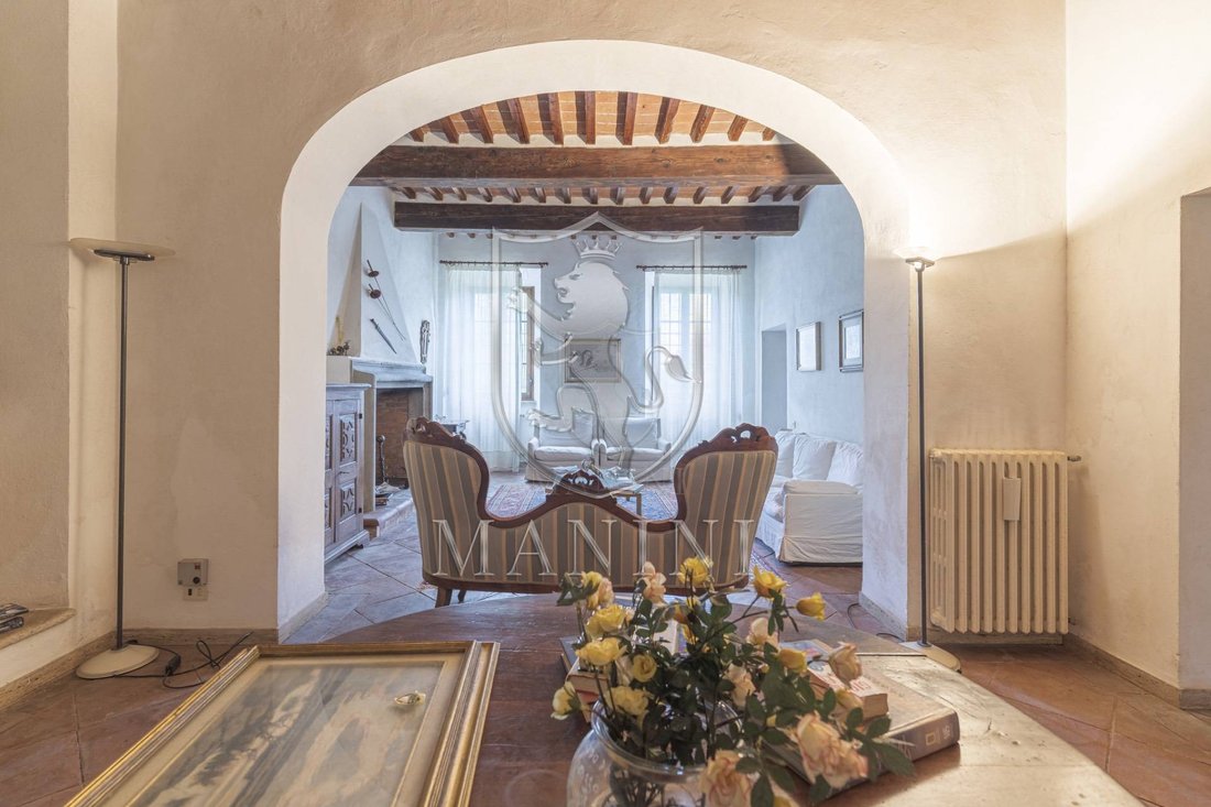 Whispers of Tuscany: A Noble 18th-Century Villa Between Siena’s Hills