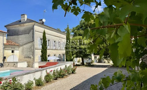 House in Fontenet, Nouvelle-Aquitaine, France 1