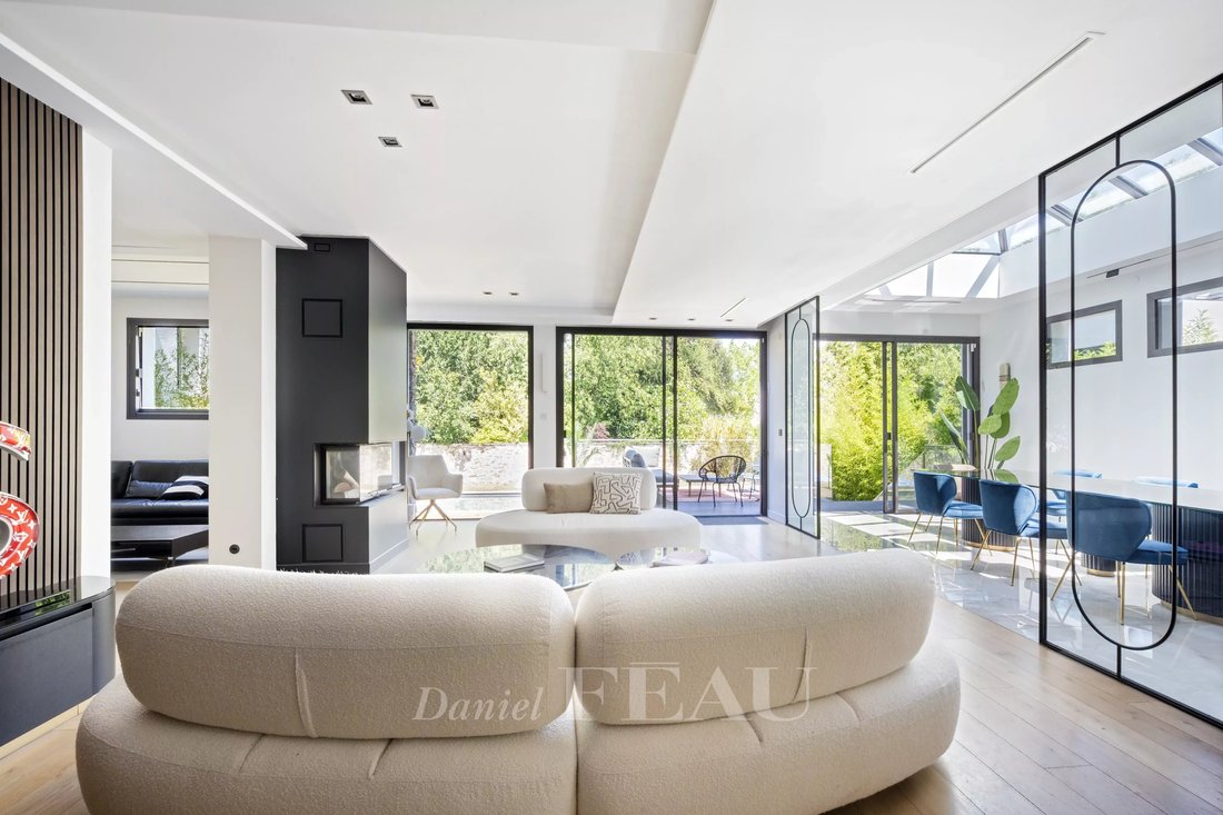 House in Chennevieres-sur-Marne, Ile-de-France, France 2 - 16002530
