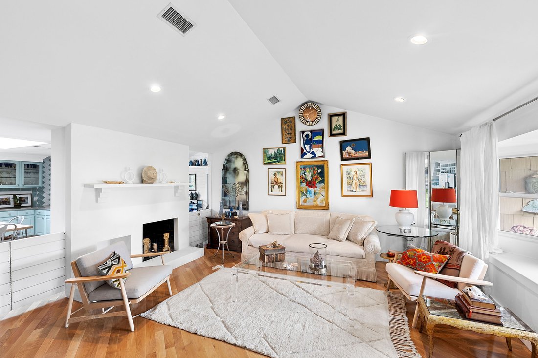 Westhampton, New York, United States 3 - 16009535