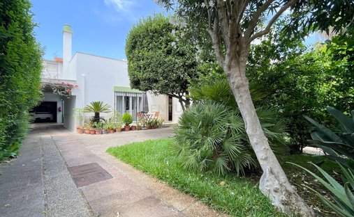 Villa in Oeiras e Sao Juliao da Barra, Paco de Arcos e Caxias, Lisbon, Portugal 1