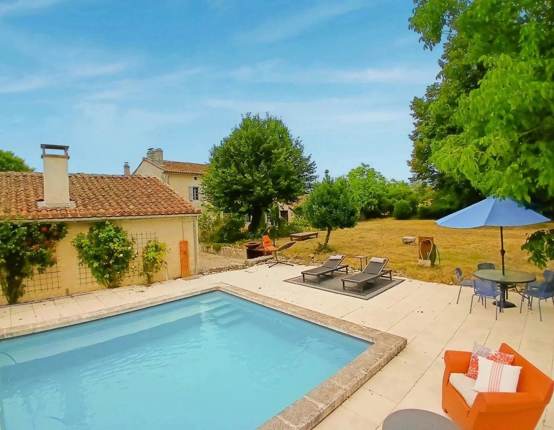 House in Villebois-Lavalette, Nouvelle-Aquitaine, France 2 - 16005282