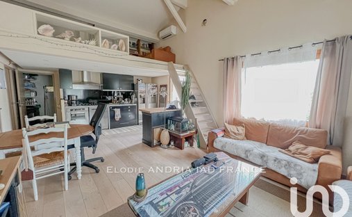 Castle for Sale in Le Thor, Provence-Alpes-Côte d'Azur, France