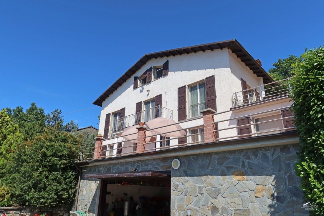 House in Licciana Nardi, Tuscany, Italy 2 - 16002590