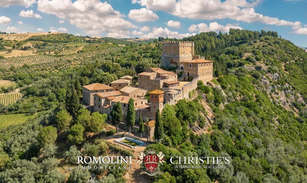 Castle for Sale in Castiglione d'Orcia, Tuscany, Italy