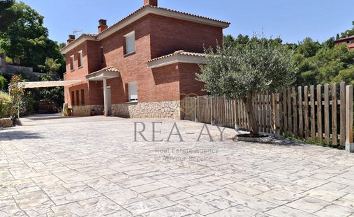Villa en Cervelló, Cataluña, España 1