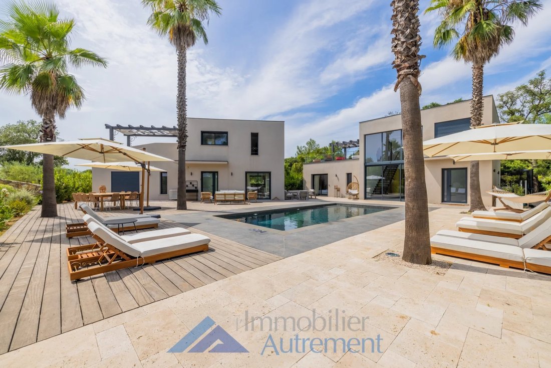 Estate in Gassin, Provence-Alpes-Côte d'Azur, France 1 - 13701433