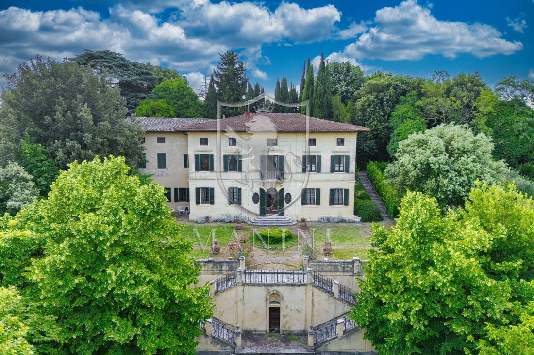 Whispers of Tuscany: A Noble 18th-Century Villa Between Siena’s Hills