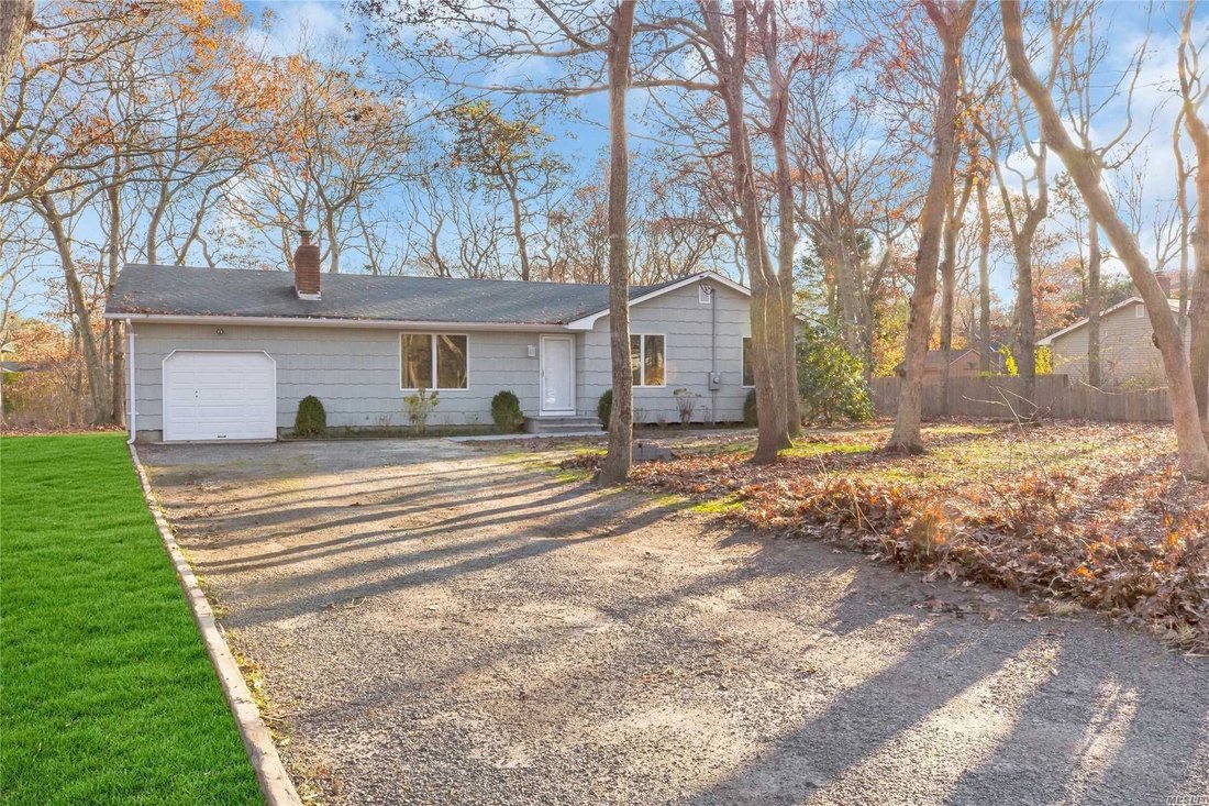 Hampton Bays, New York, United States 2 - 16005817