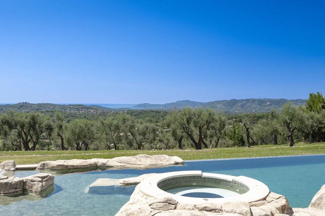 Villa in Opio, Provence-Alpes-Côte d'Azur, France 4 - 12228302