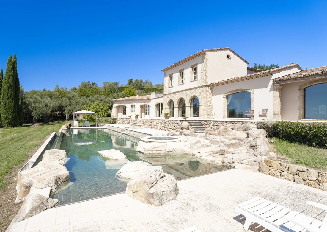 Villa in Opio, Provence-Alpes-Côte d'Azur, France 1 - 12228302