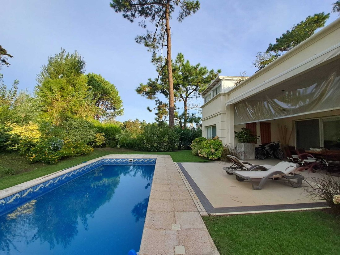 Chalet in Punta del Este, Maldonado Department, Uruguay 3 - 16010999