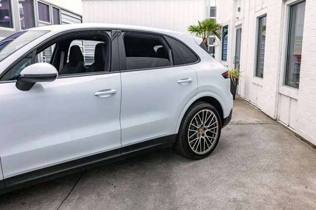 Suv in Bellevue, WA, United States 5 - 15982107