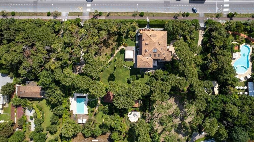 Villa in Ronchi, Massa, Italy 1 - 12932693