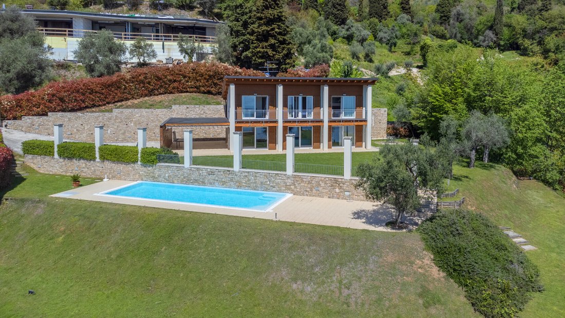 House in Gardone Riviera, Lombardy, Italy 1 - 13721599