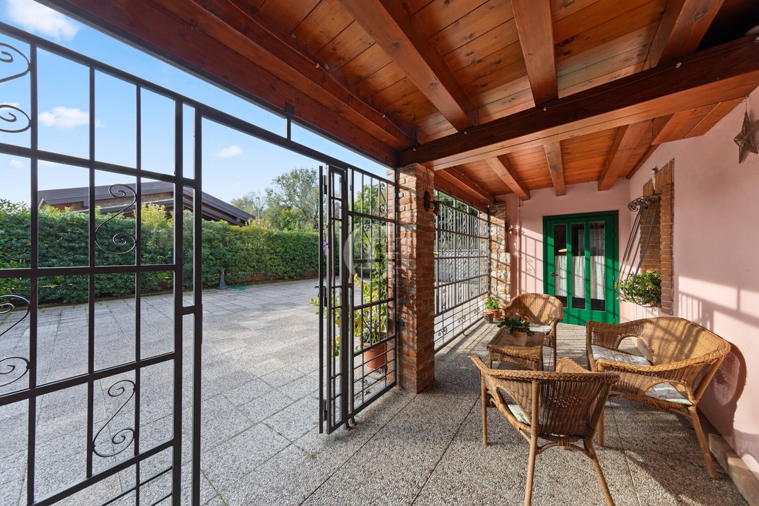 Villa in Rivoltella, Desenzano del Garda, Lombardy 2 - 14968882