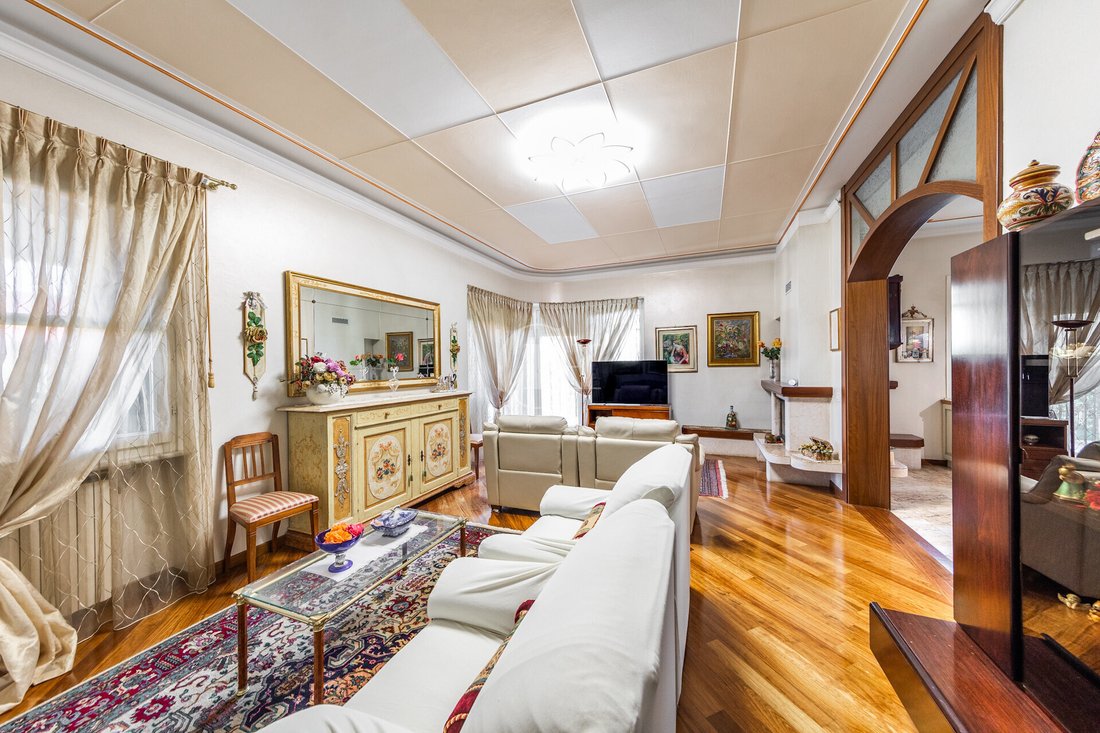 Apartment in Desenzano Centro, Desenzano del Garda, Lombardy 3 - 14897009