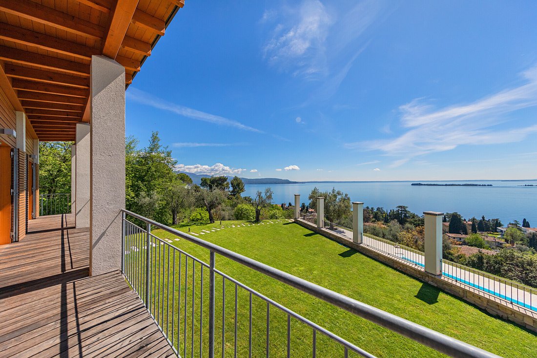 House in Gardone Riviera, Lombardy, Italy 3 - 13721599