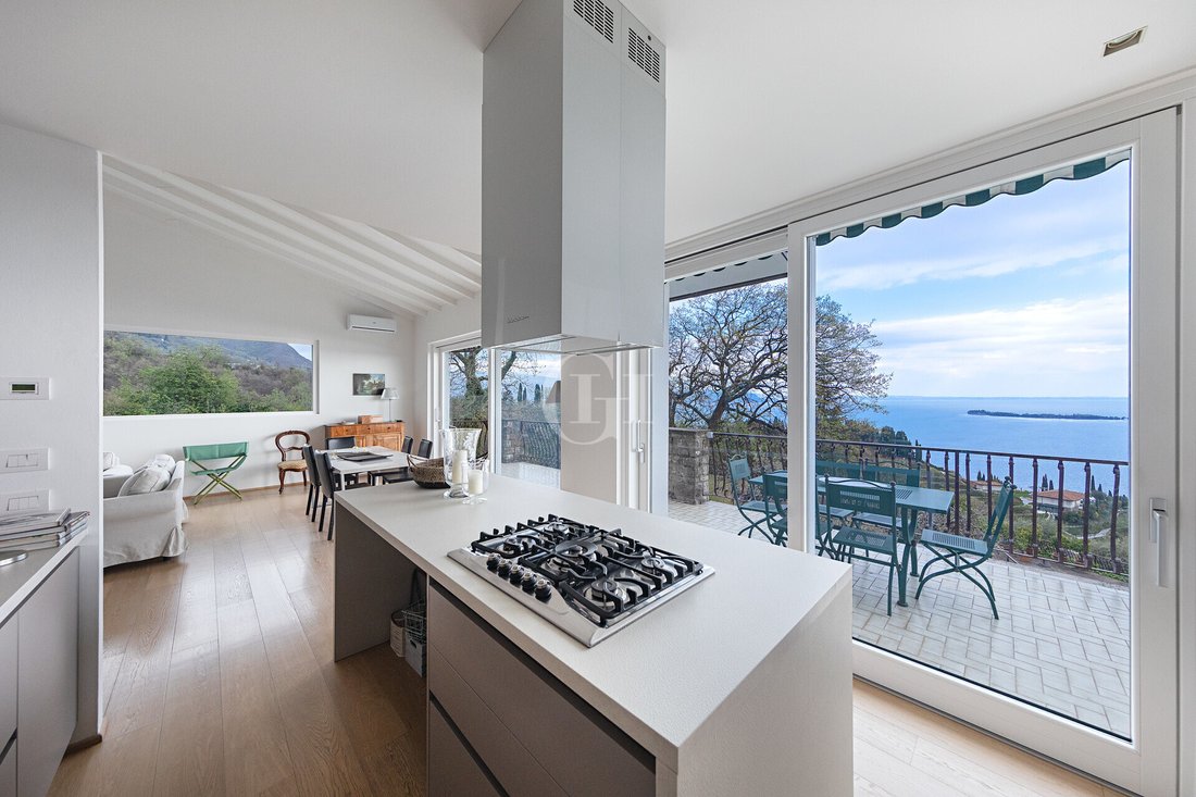 Villa in Gardone Riviera, Lombardy, Italy 2 - 14469051
