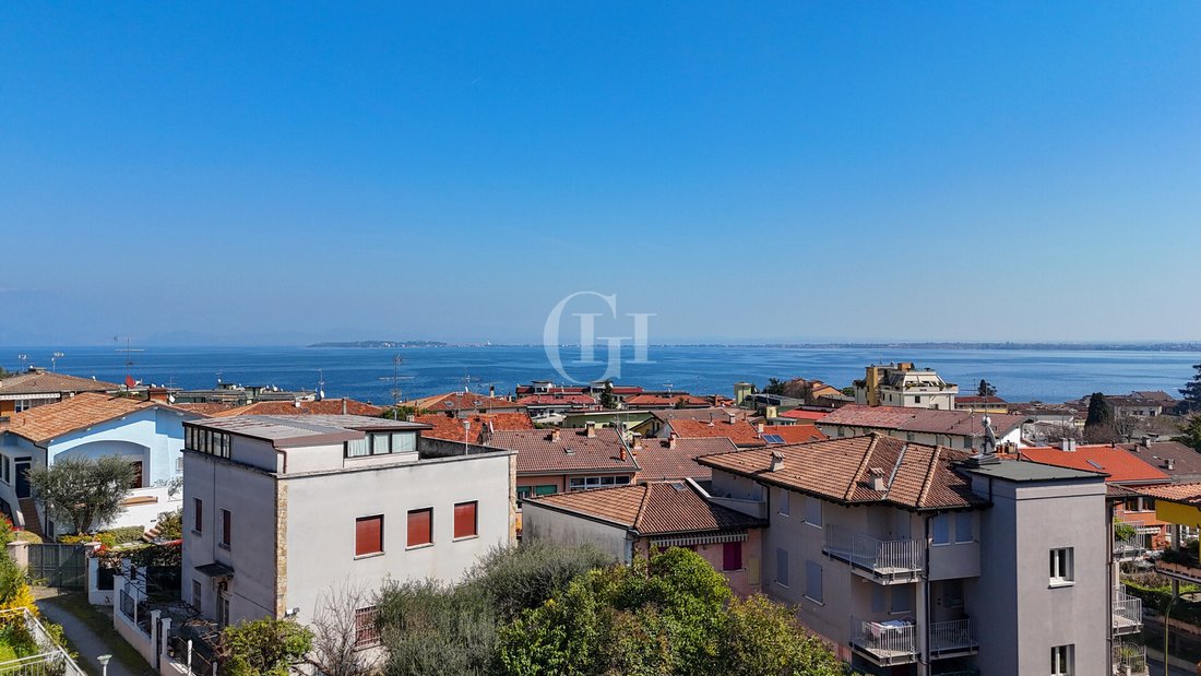 Villa in Desenzano Centro, Desenzano del Garda, Lombardy 3 - 15434208