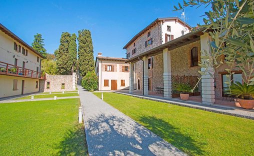 House in Salo, Lombardy, Italy 1