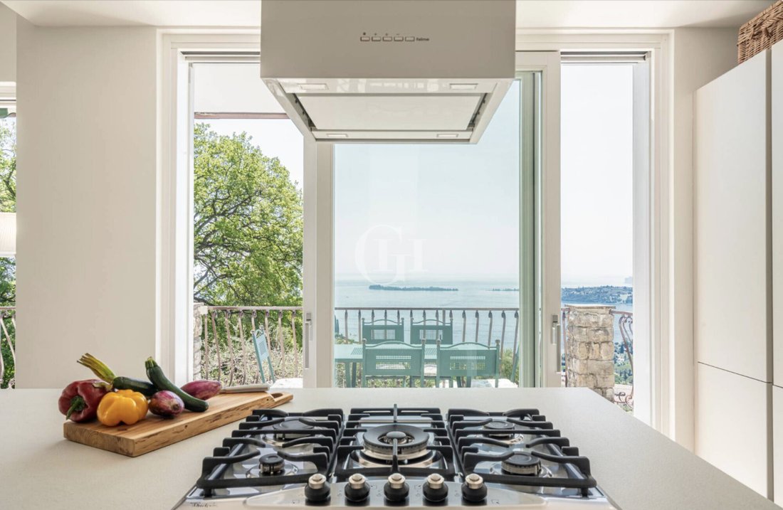 Villa in Gardone Riviera, Lombardy, Italy 3 - 14469051
