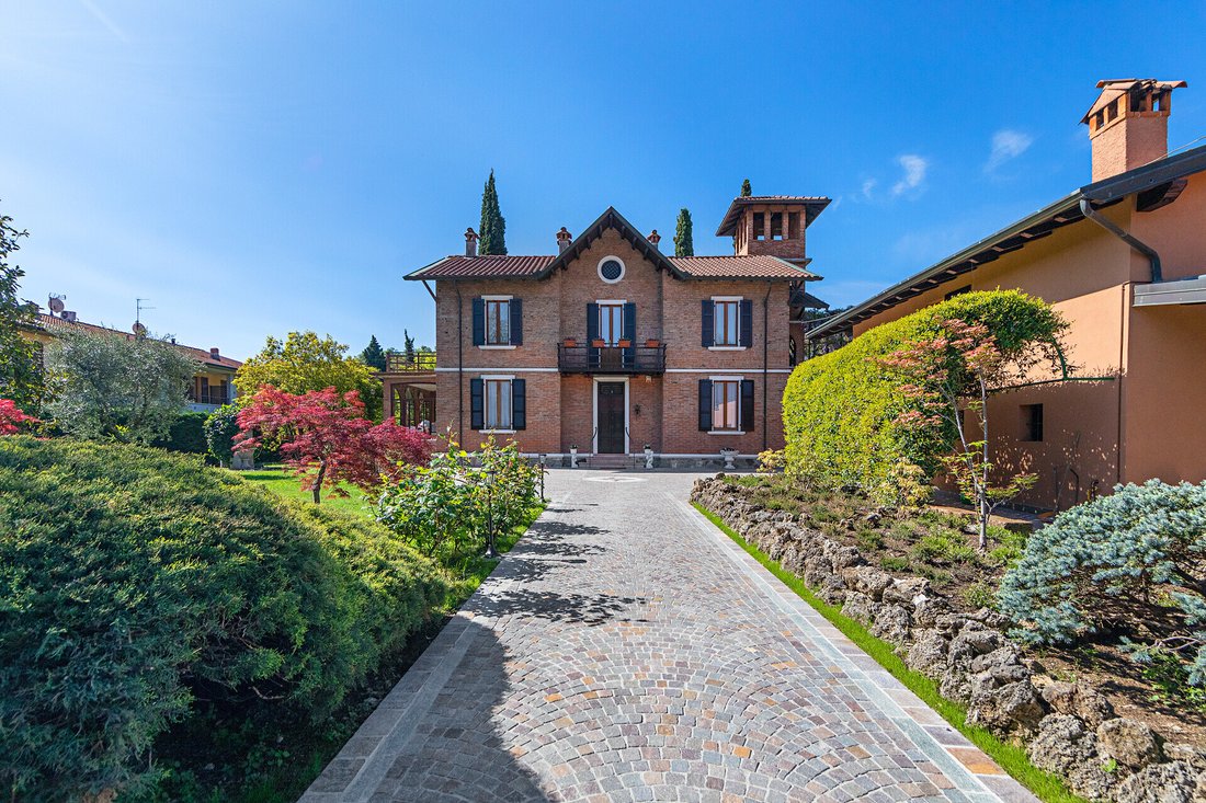 Villa in Roe, Lombardy, Italy 1 - 13737388