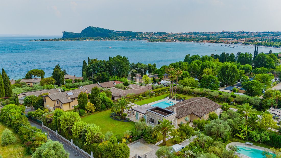Villa in San Felice del Benaco, Lombardy, Italy 4 - 14571484