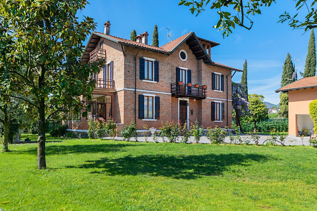 Villa in Roe, Lombardy, Italy 2 - 13737388