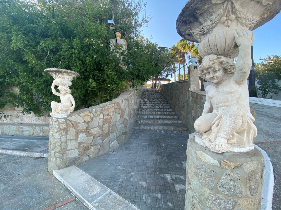La Hacienda de los Susurros: 8,561m² of Andalusian Grandeur in Cádiz’s Golden Light