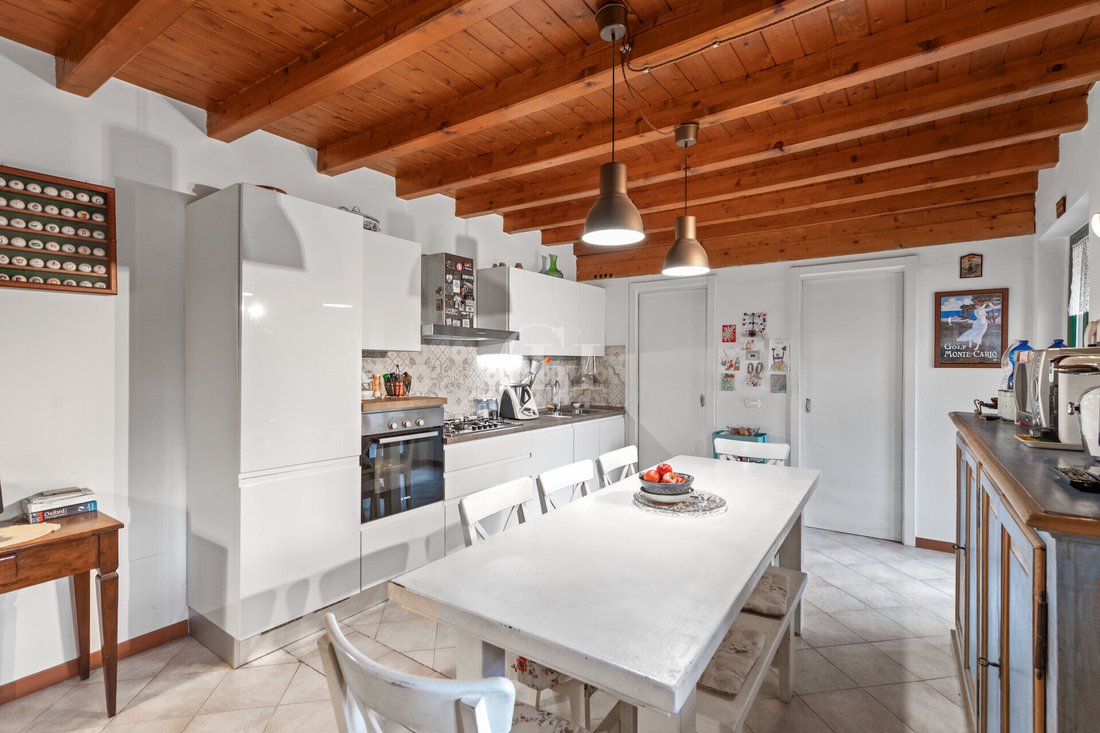 Villa in Rivoltella, Desenzano del Garda, Lombardy 4 - 14968882