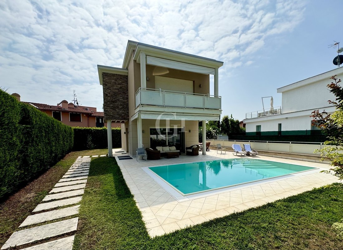Villa in Entroterra, Desenzano del Garda, Lombardy 2 - 14137491