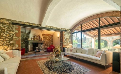 Castle for Sale in Rimaggio, Tuscany, Italy