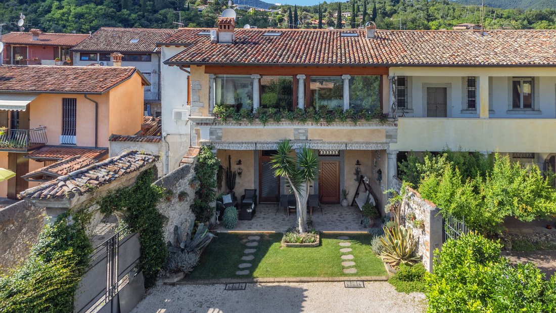 House in Salo, Lombardy, Italy 1 - 13589281