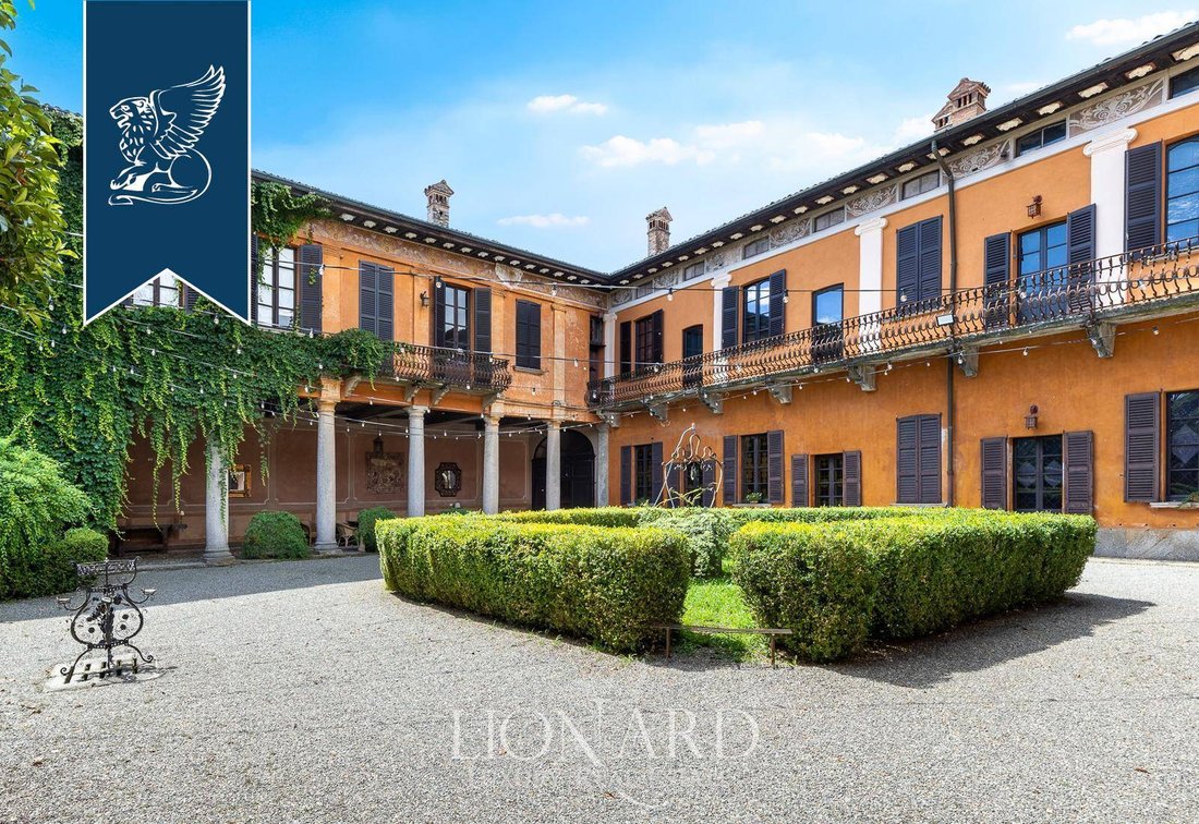 Villa in Daverio, Lombardy, Italy 2 - 16015363