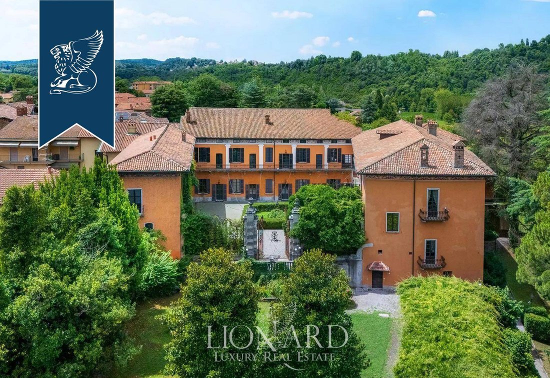 Villa in Daverio, Lombardy, Italy 1 - 16015363