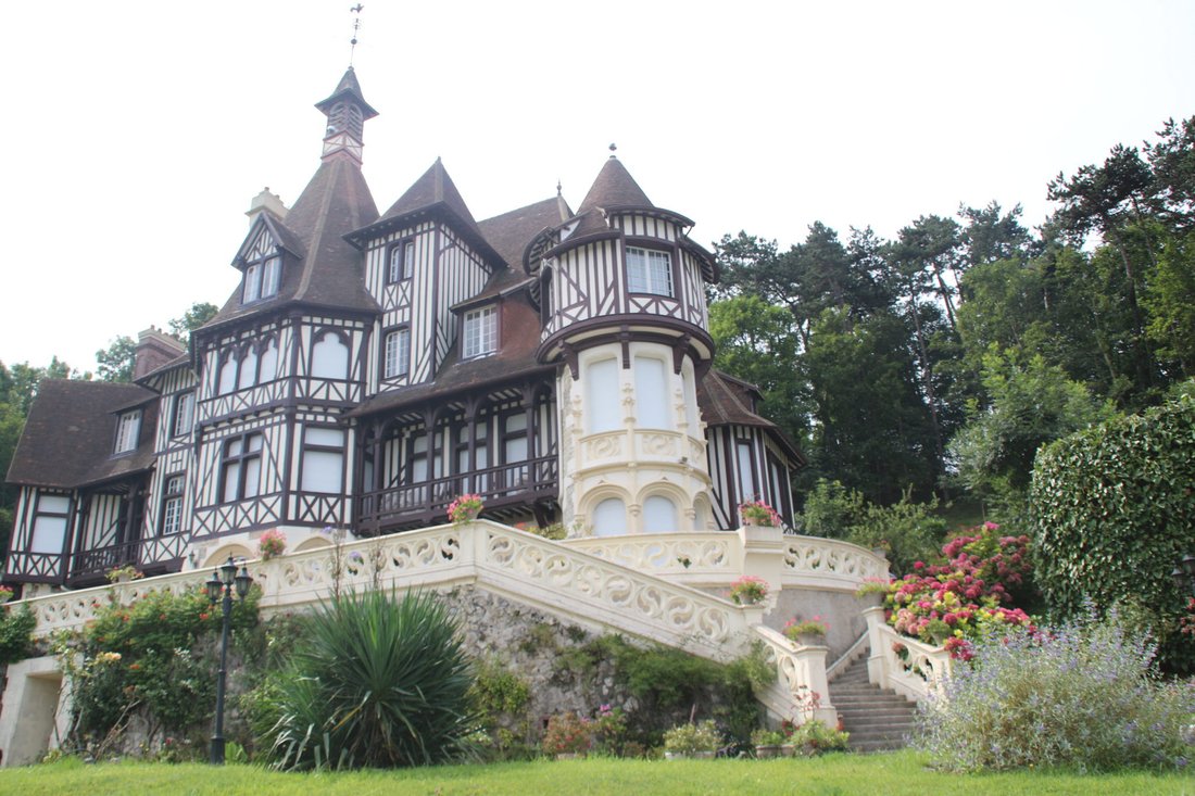 A King’s Whisper: Alphonse XIII’s Coastal Château in Deauville’s Golden Light