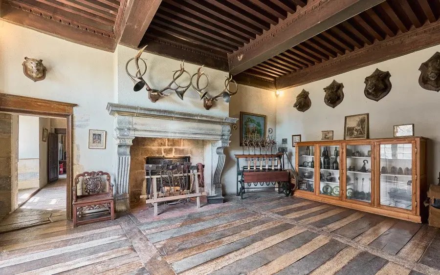 Château de Filain: A 15th-Century Legacy Woven in Stone and Light