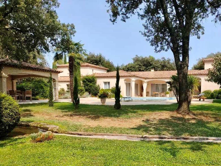 Villa in Centre Ville, Castries, France 1 - 16012665