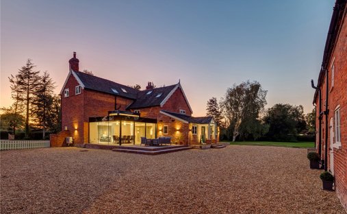 Haus in Brookhouse Green, Cheshire, England 1