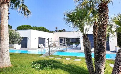 Castle for Sale in Saint-Laurent-des-Arbres, Occitanie, France