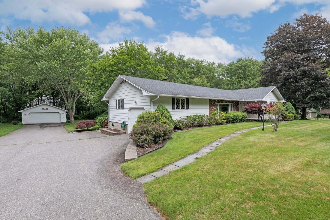 House in Middlebury, Connecticut, United States 3 - 16014889